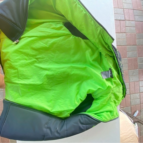 Used once like new! Under Armour puffy hoody jacket - Picture 10 of 11